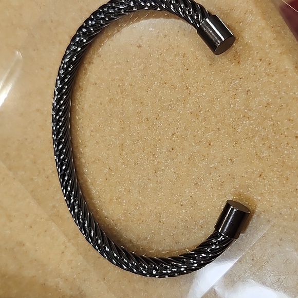 Mens Blackened Stainless Steel Bracelet New Twisted Style Large 8.5" - Picture 4 of 6